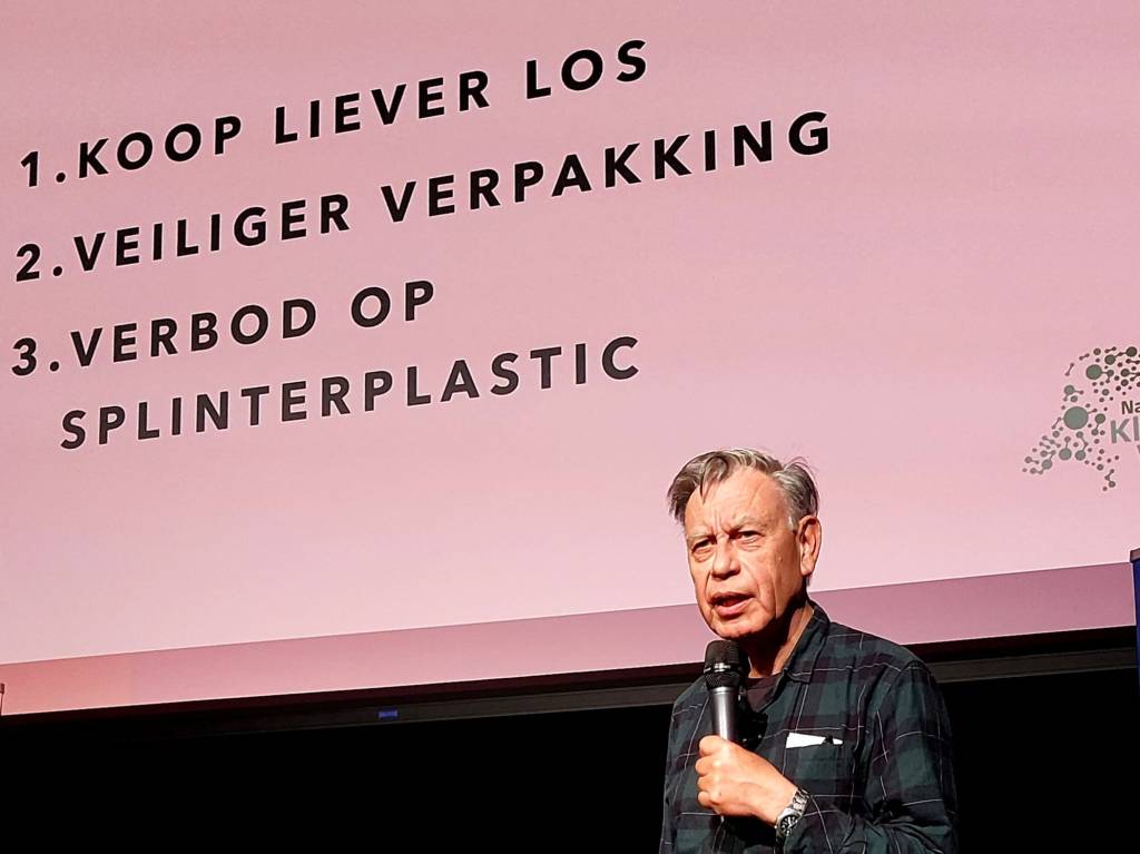 Actie tegen splinterplastic-Chris Soebroto-klimaatburgemeester Almere-presentatie tijdens Rotary event-foto MariannA Bakker