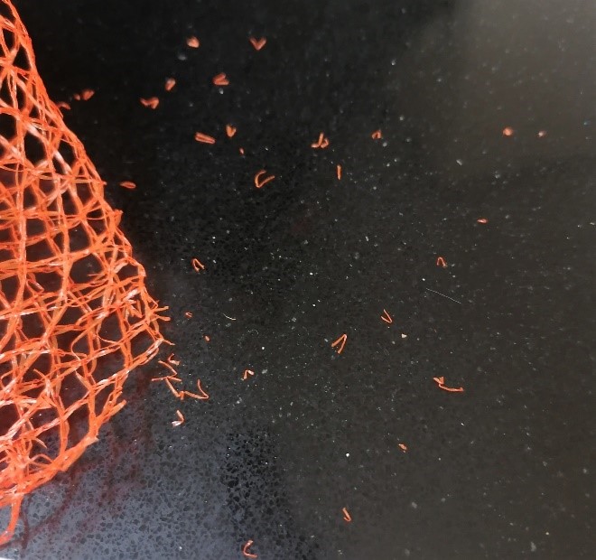 splinterplastic van verpakkings netje - foto Chris Soebroto- Klimaatburgemeester Almere