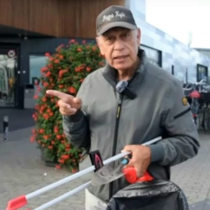 2509-cleanup-peuken-prikken-chris-soebroto-klimaatburgemeester-almere