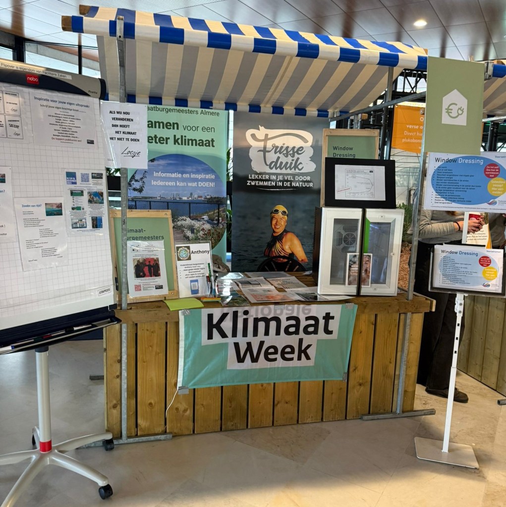 Kraam van klimaatburgemeesters Almere-samen met Window Dressing en Frisse Duik-tijdens KlimaatFair