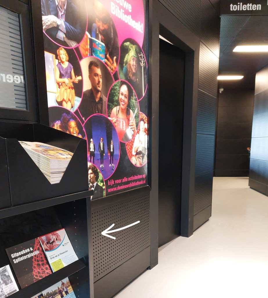 folder gifpeuken en splinterplastic in Nieuwe bibliotheek Almere-Stad-klimaatburgemeesterAlmere